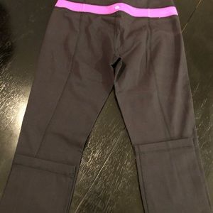 Lululemon black pant with pink band